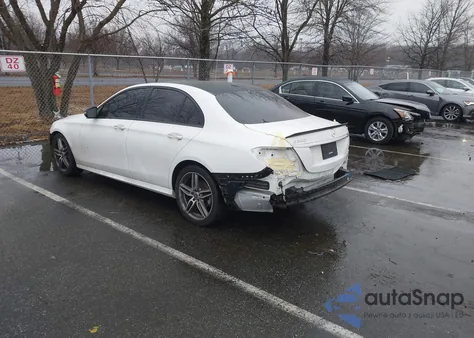 2017 Mercedes-Benz E 300 z USA, uszkodzony, nr VIN WDDZF4JB9HA107962